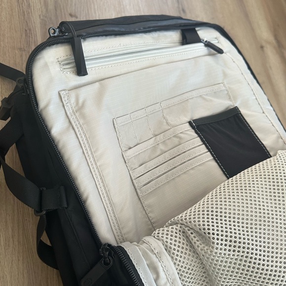 Tortuga Outbreaker Backpack 35L Black Laptop Travel International Carry-on - Picture 4 of 10